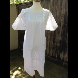 Mexican Embroidery Dress White, Size Large